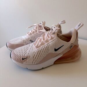 Woman’s Air Max 270 pink